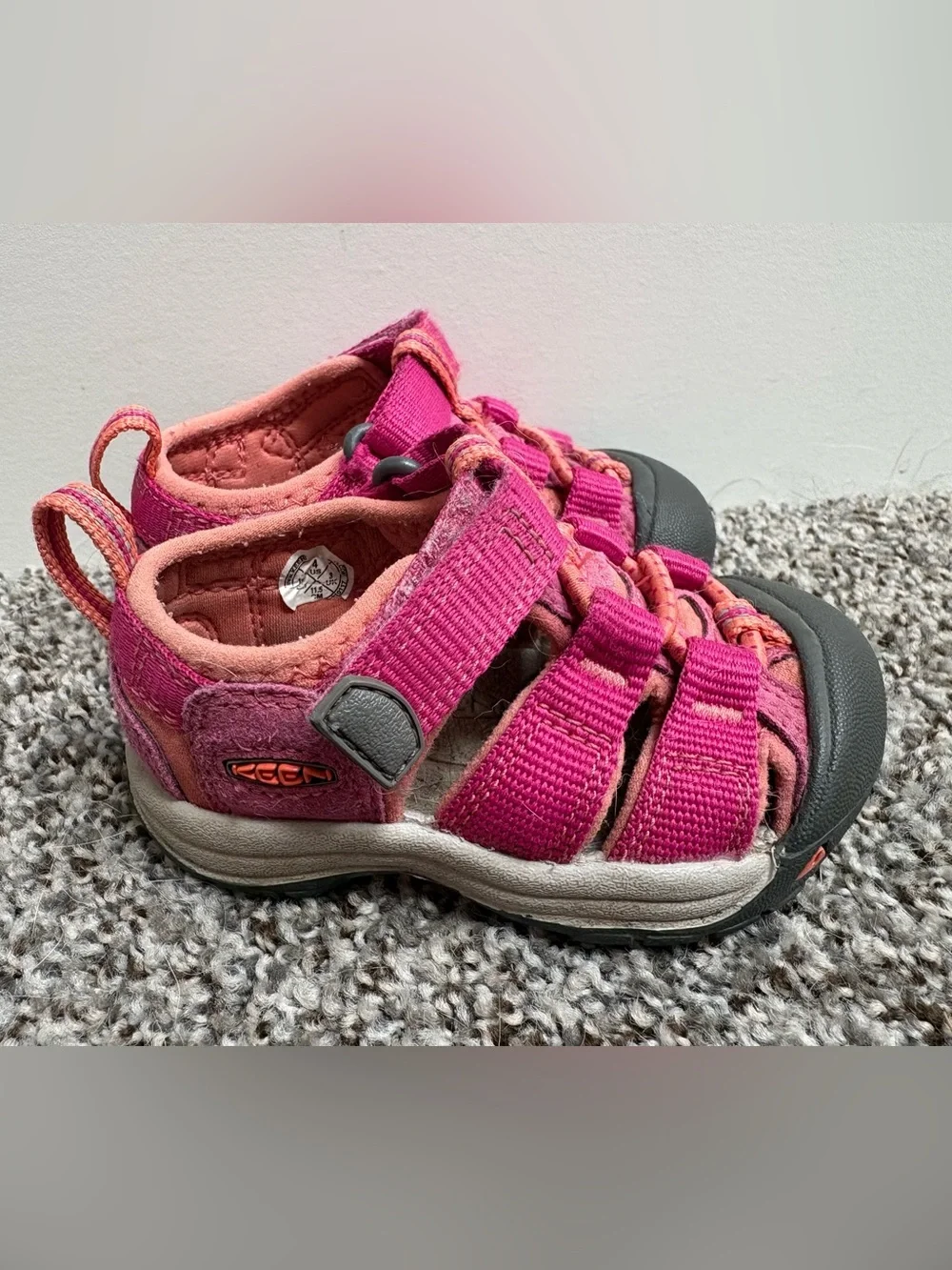 Keen Waterproof Hiking Sandals Toddler Size 4c Pink Strappy Closed-Toe Sandal